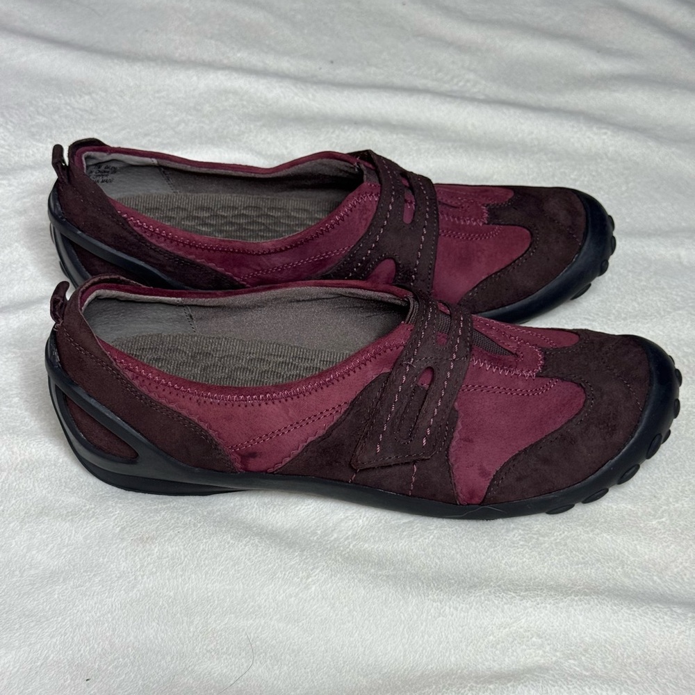 Elegant Burgundy Flats for Women